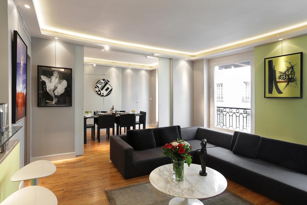 Faubourg Chic Apartment Paris